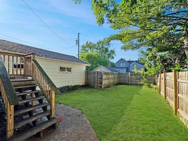 Building Photo - 1612 Mary St