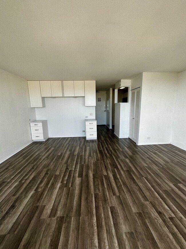 Building Photo - 1560 Thurston Ave