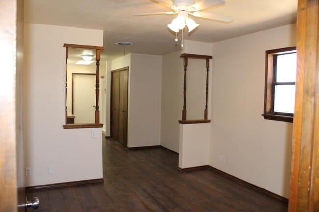 Building Photo - 610 N El Paso Ave