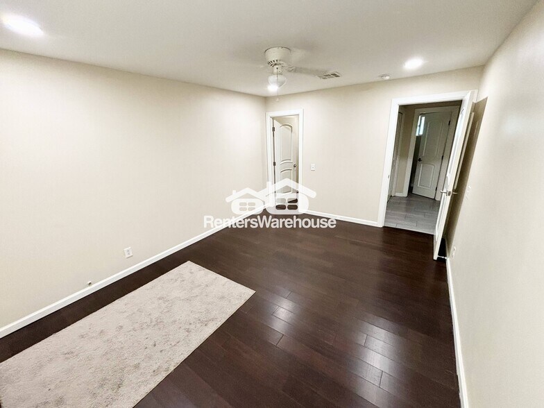 Building Photo - 2048 E Alta Vista Rd