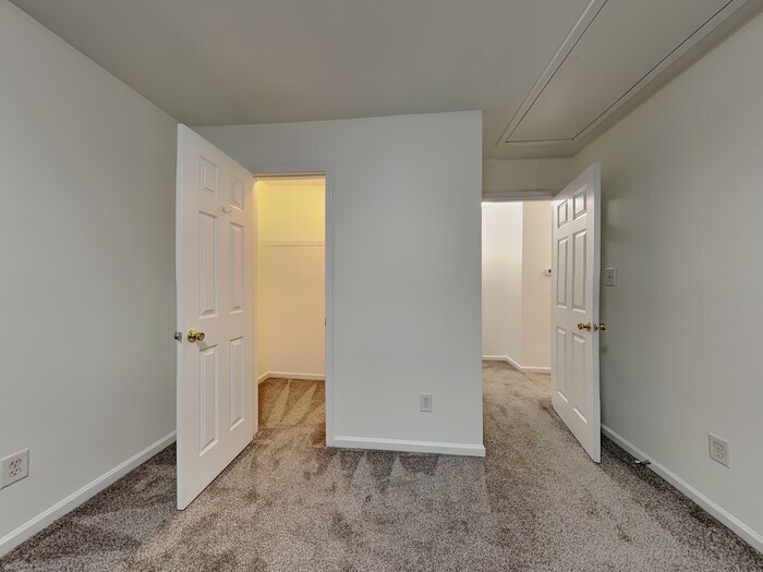 Building Photo - 5859 Crimson Oak Ct