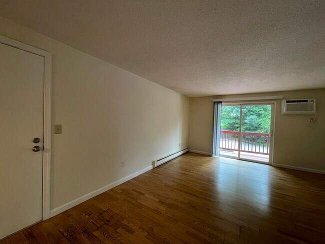 Building Photo - 99 Powers St