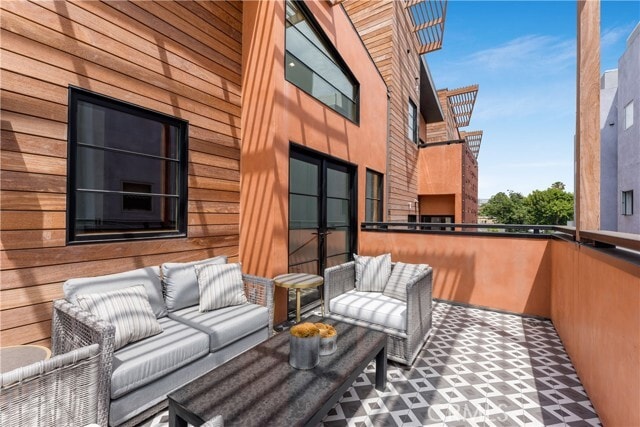 Building Photo - 1035 N Vista St