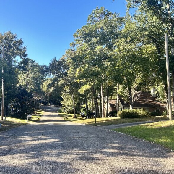 House sits on a quiet cul de sac with no through traffic - 113 Penny Ln