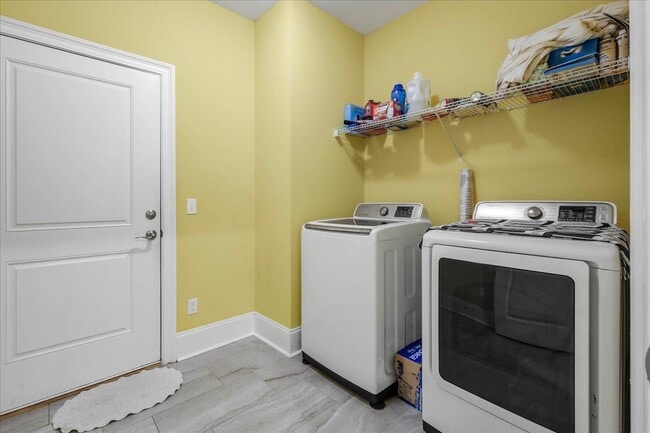 Building Photo - 855 Avery Park Dr