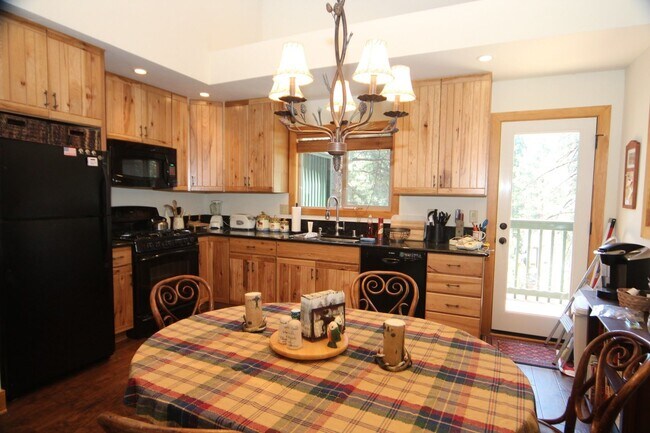 Building Photo - 1025 Tomahawk Trail