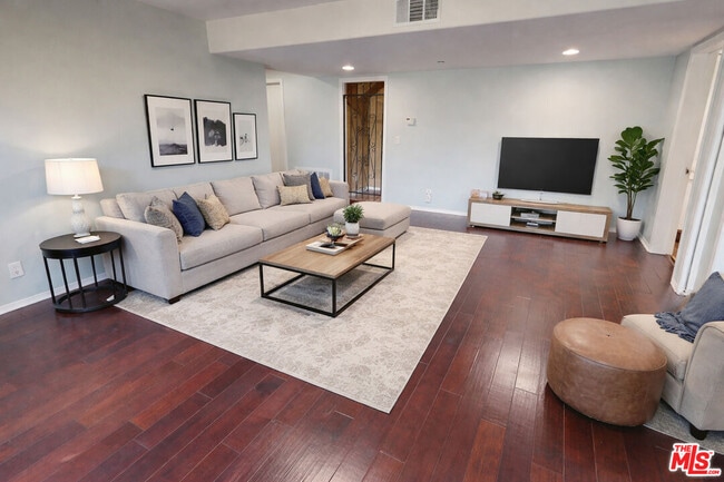 Building Photo - 5655 Como Cir