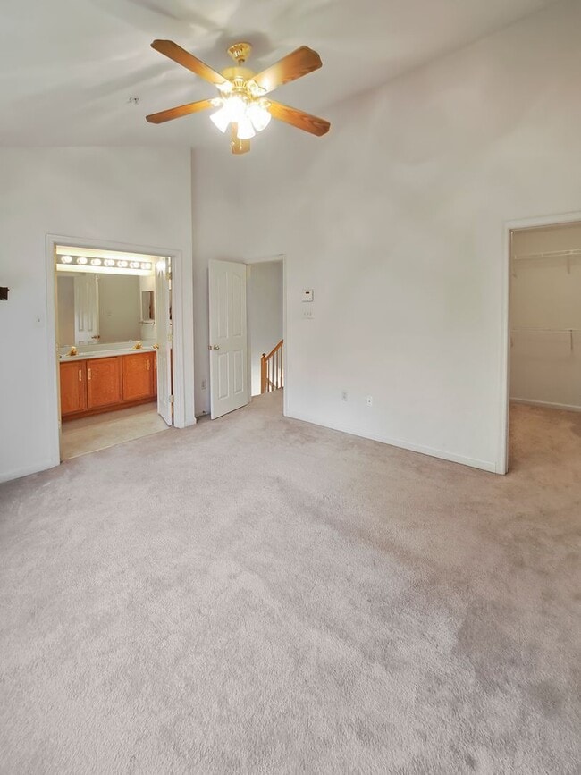 Building Photo - 3074 Esser Pl