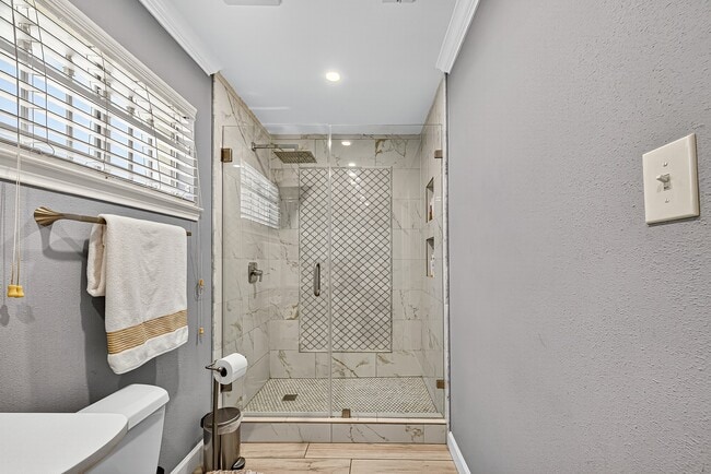 Building Photo - 9402 Meadowcroft Dr