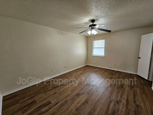 Building Photo - 311 Bryant Ln