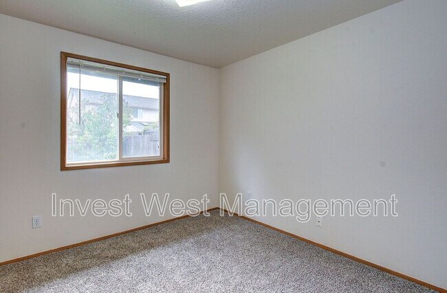 Building Photo - 14411 SE 7th St