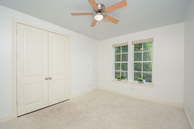 Building Photo - 2960 Rusk St