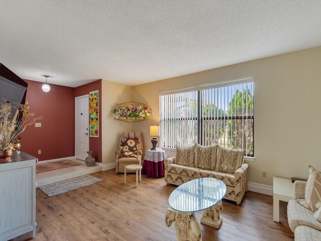 Building Photo - 2543 SE Price Ct