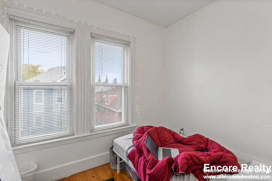 Building Photo - 78 Hillside St