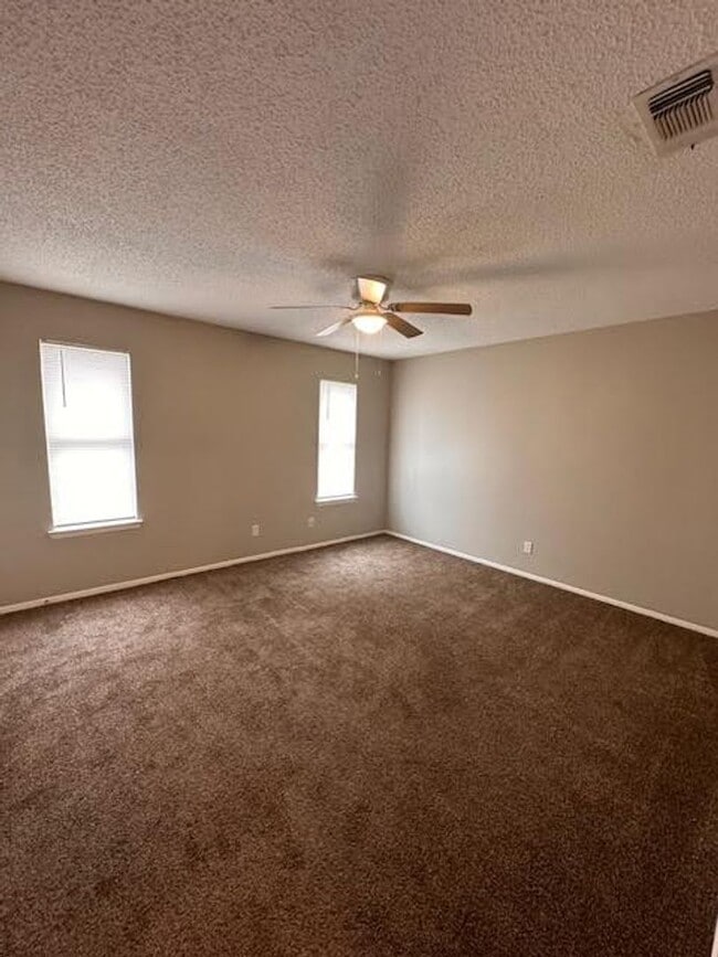 Building Photo - 111 Lindenwood Ln W