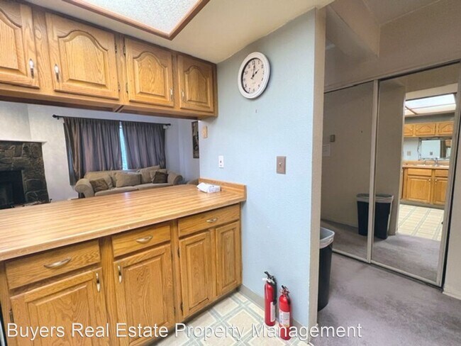 Building Photo - 2 br, 1 bath House - 355 Donna Drive Unit 10