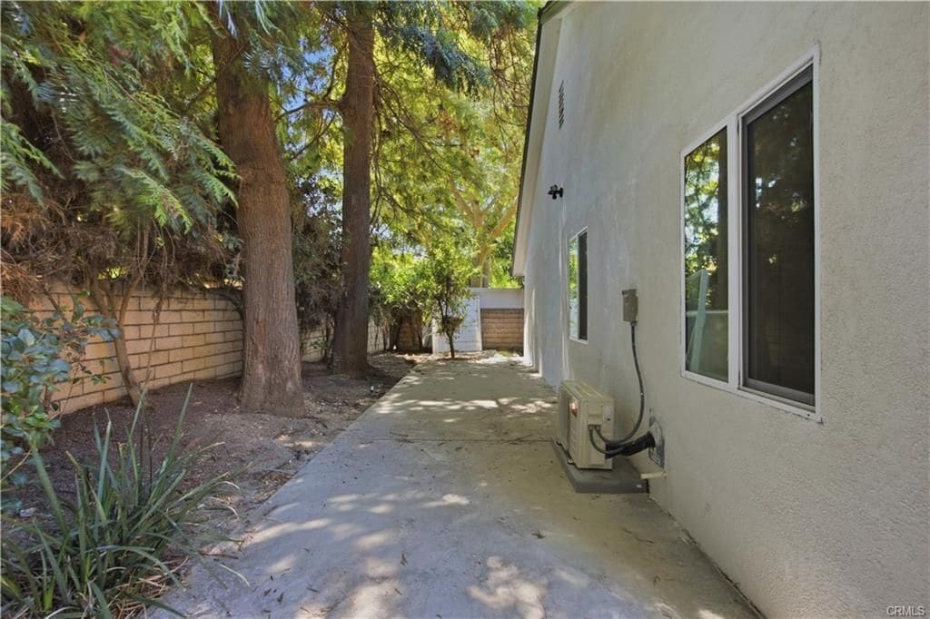 Building Photo - 17024 Parthenia St
