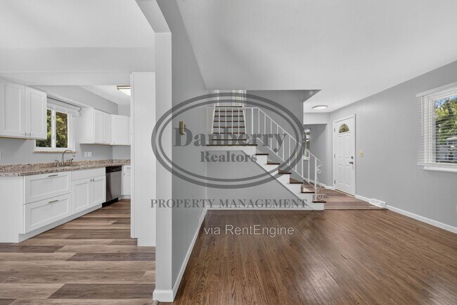 Building Photo - 6946 Kinsman Dr