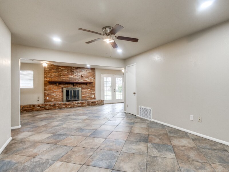 Building Photo - 8604 NE 33rd St