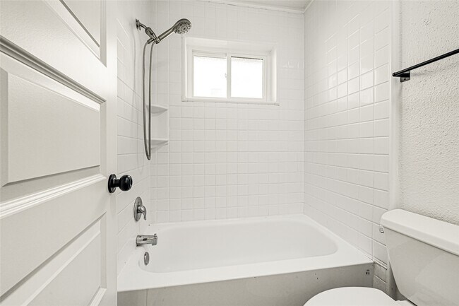 Building Photo - 2239 Pilgrims Point Dr