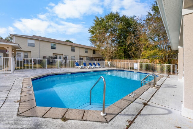 Building Photo - 1806 Shay-Lin Ct