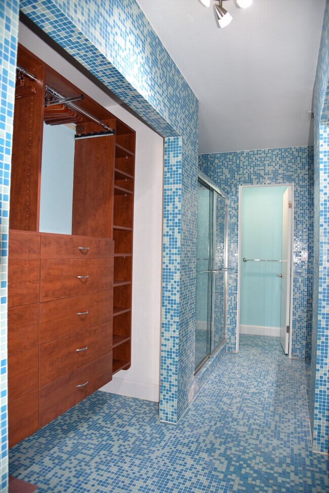 Building Photo - 15315 Loch Isle Dr W