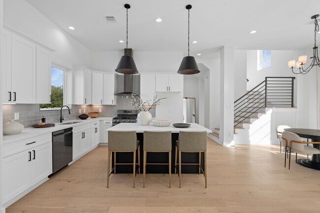 Building Photo - 8709 Ojeman Villas Dr