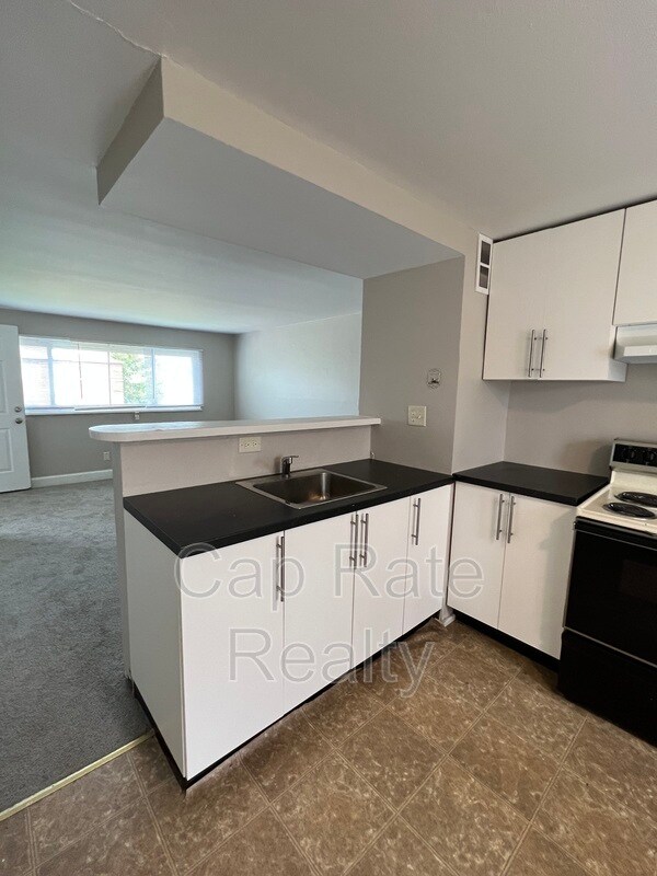 Building Photo - 3632 Cushing Dr