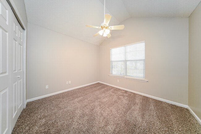 Building Photo - Fantastic 3bd/2ba home! Let yourself in!