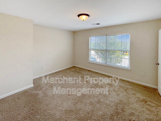 Building Photo - 304 Horsepen Way