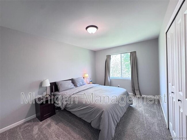 Building Photo - 6149 Woodridge Ln