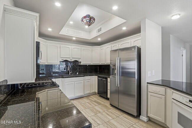 Building Photo - 825 Dulce Tierra Dr
