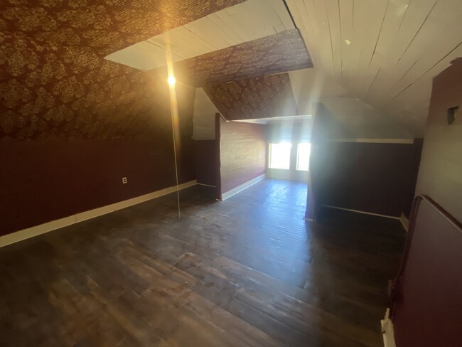 Building Photo - 360 S Camilla St