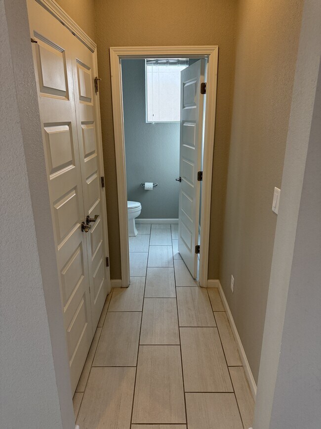 Building Photo - 6624 Yawkey Way NE