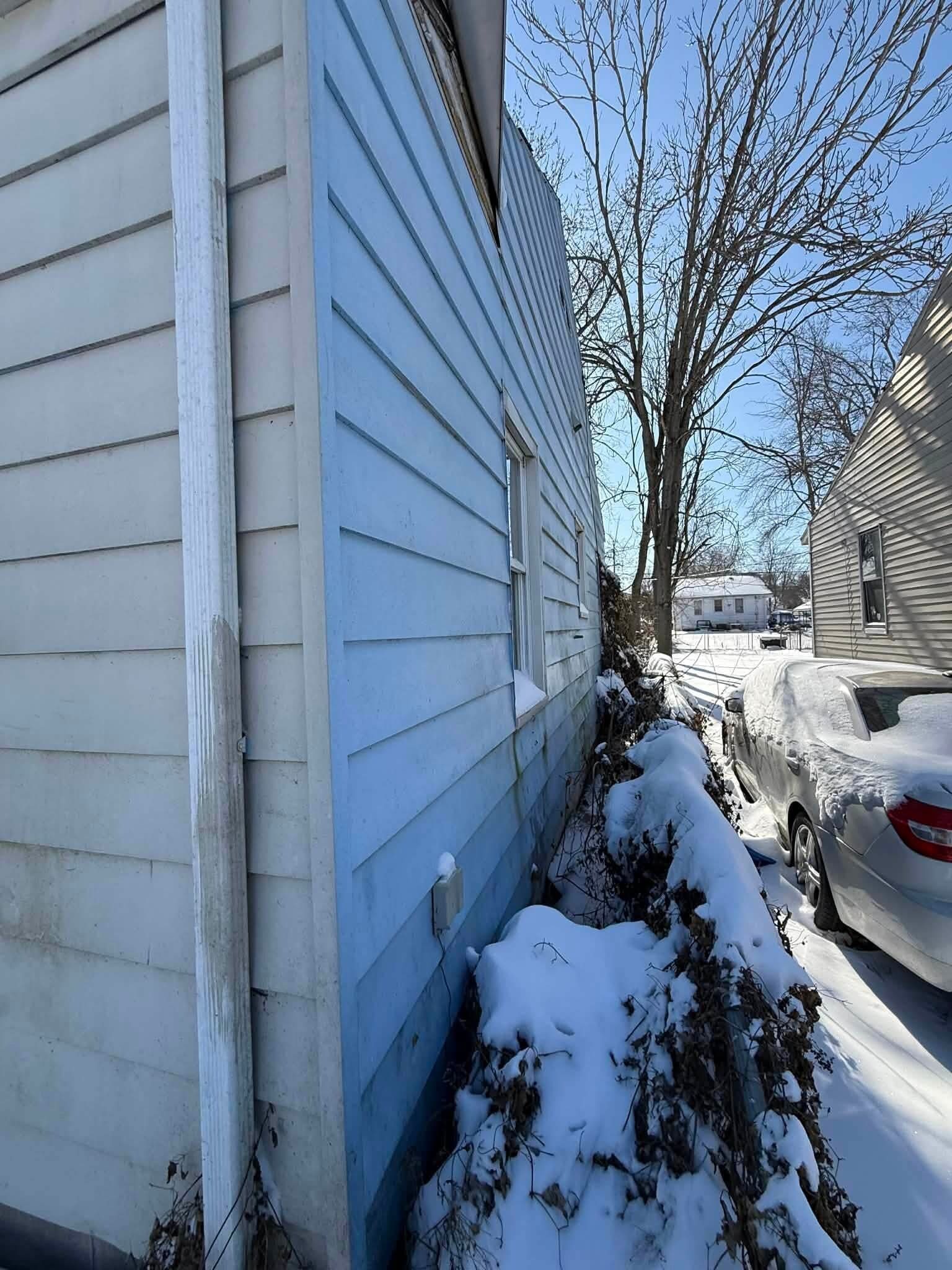 Building Photo - 1305 E Whitmer St