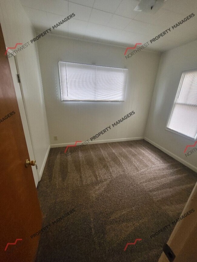 Building Photo - 629 NW Hawthorne Pl