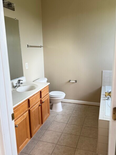 Building Photo - 5522 Hartfield Ave