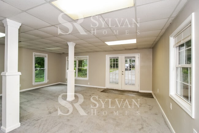 Building Photo - Enjoy living the good life in this 3 bedroom, 2 bathroom home