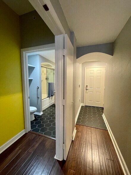 Building Photo - 200 4th Ave S