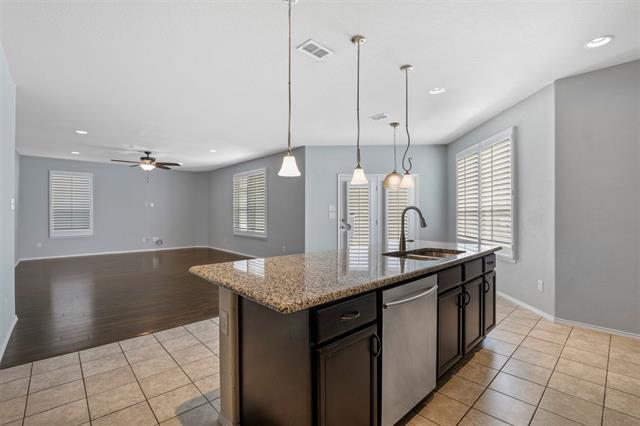 Building Photo - 9232 Blackstone Dr