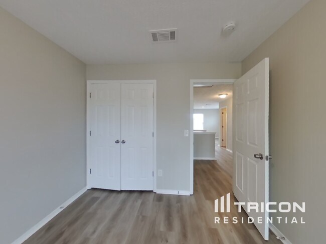 Building Photo - 1322 Bundy Dr