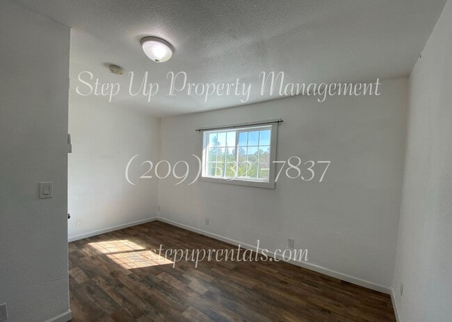 Building Photo - 11240 CA-49