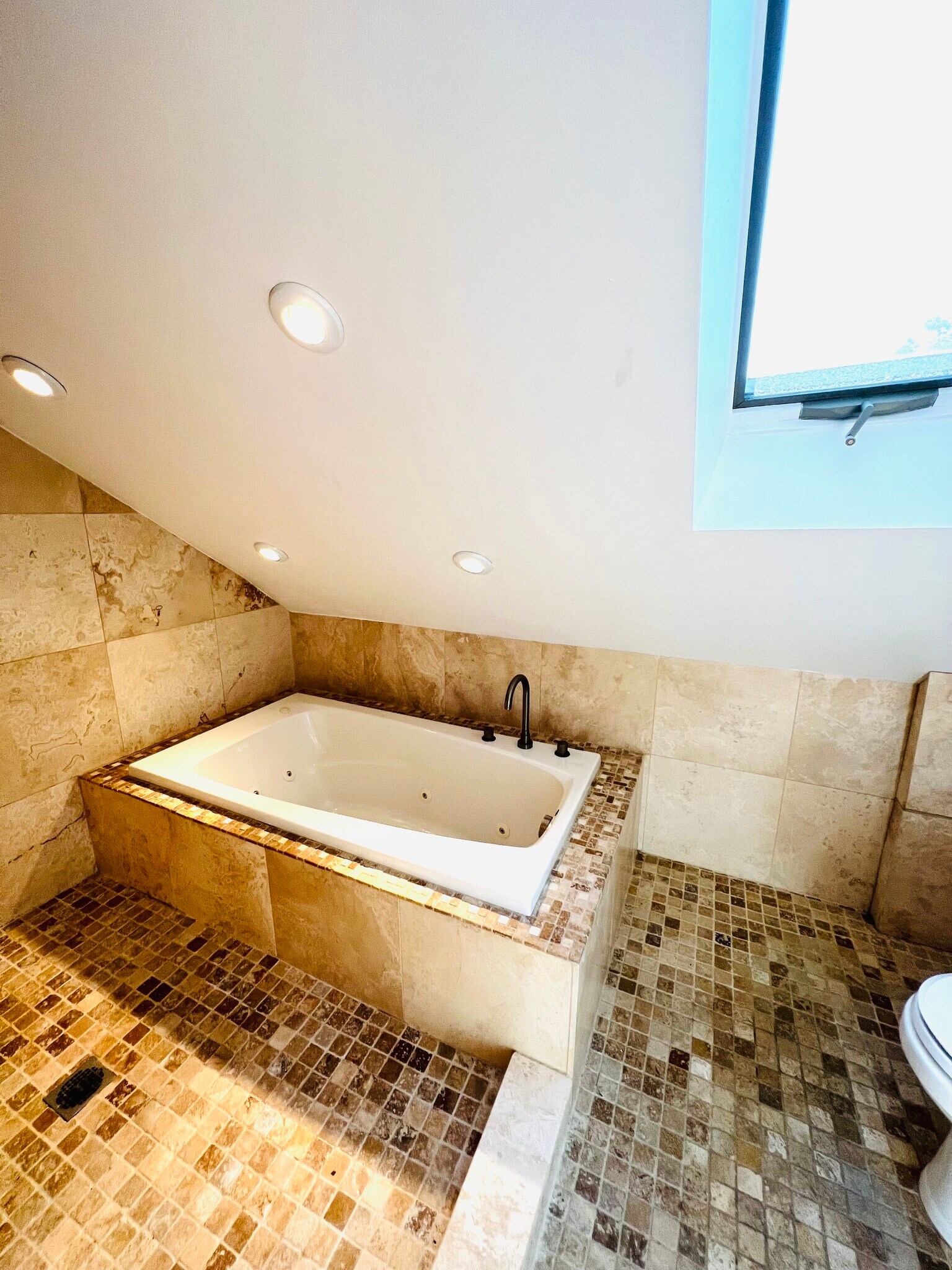 Building Photo - 9 Laurel St