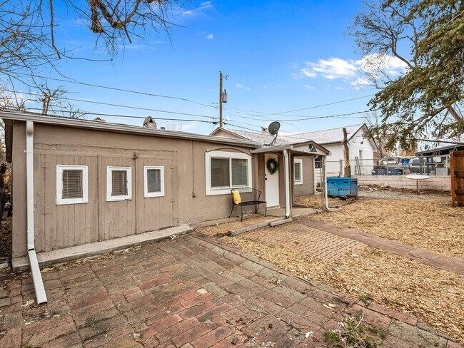 Building Photo - Private Home in Westwood Neighborhood