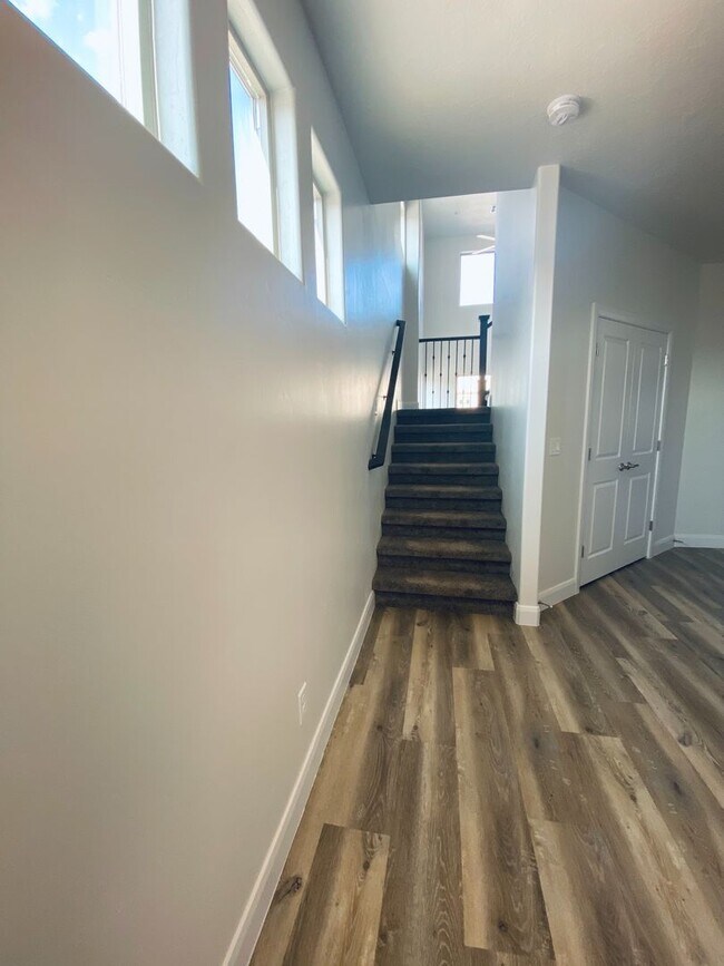 Building Photo - Townhome in Hurricane