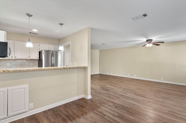 Building Photo - 6810 Deatonhill Dr