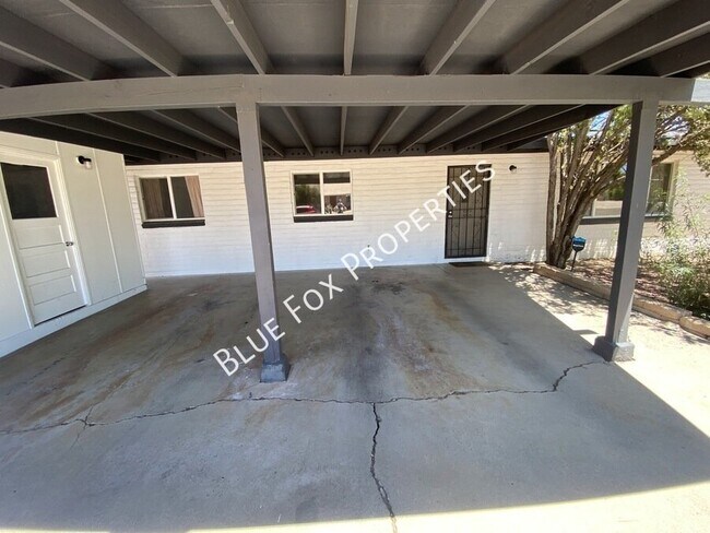 Building Photo - 7049 E Calle Canis
