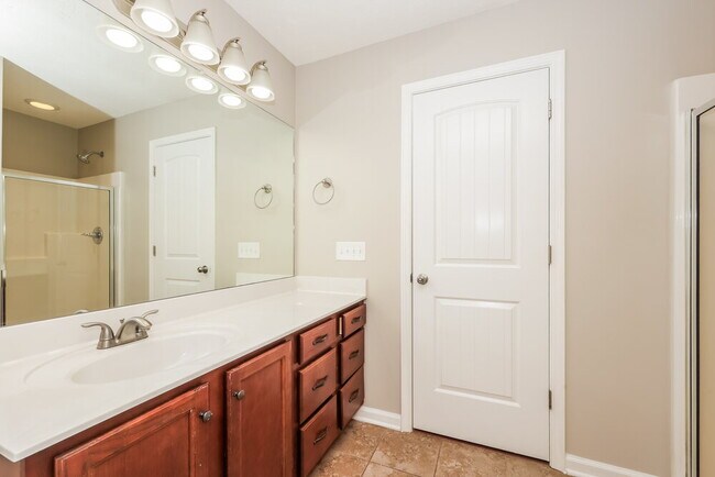 Building Photo - 2805 Painted Pony Dr