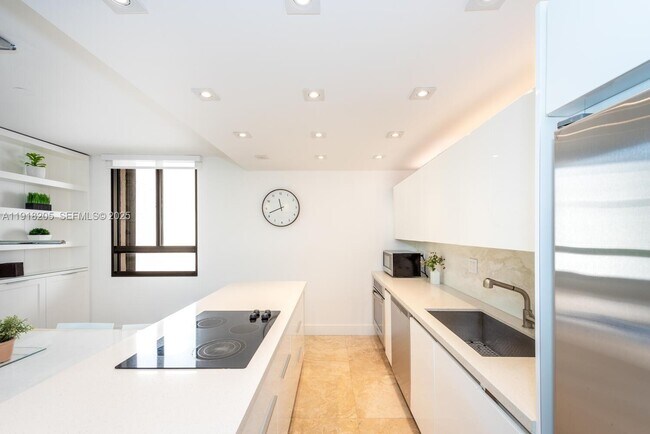 Building Photo - 141 Crandon Blvd