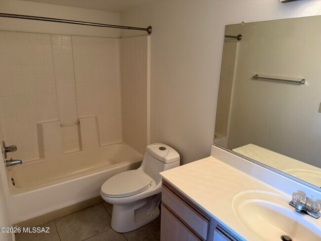 Building Photo - 5751 N Kolb Rd